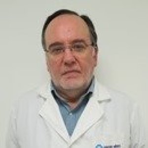 Dr. Roberto León Sade